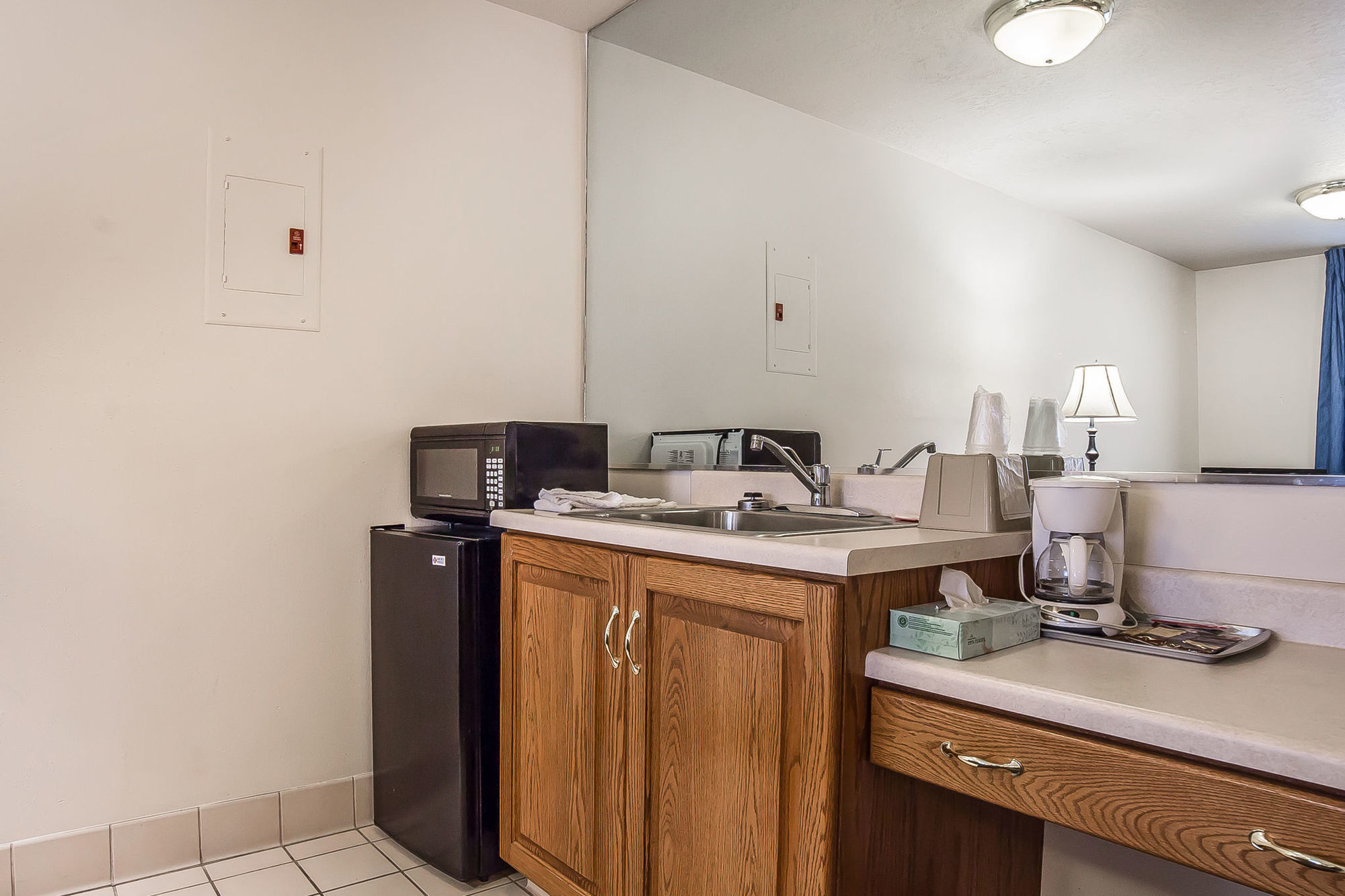 Econo Lodge Inn & Suites Logan Szoba fotó
