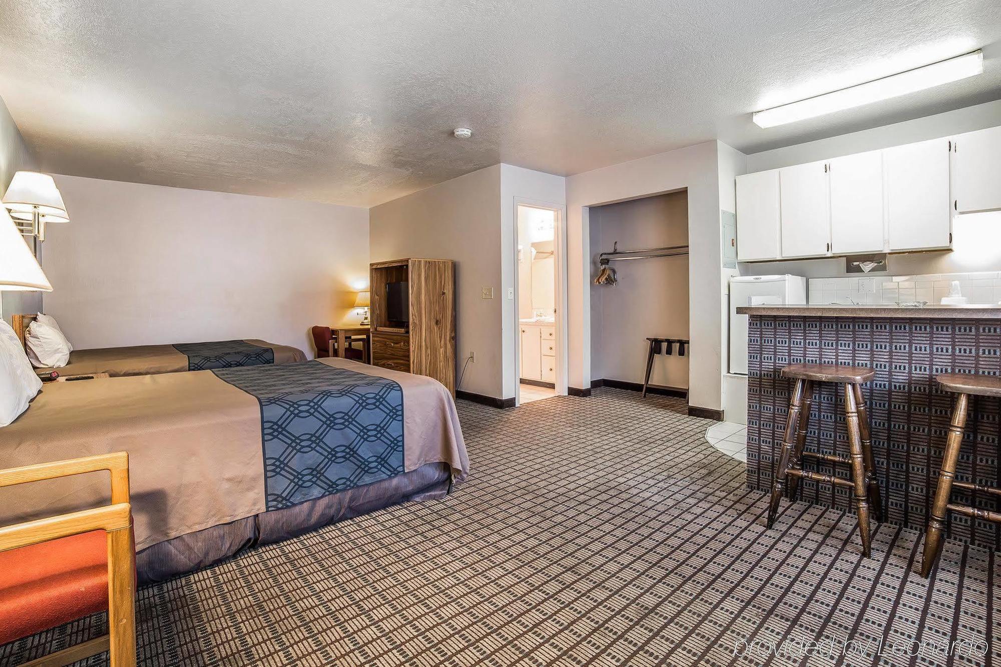 Econo Lodge Inn & Suites Logan Kültér fotó
