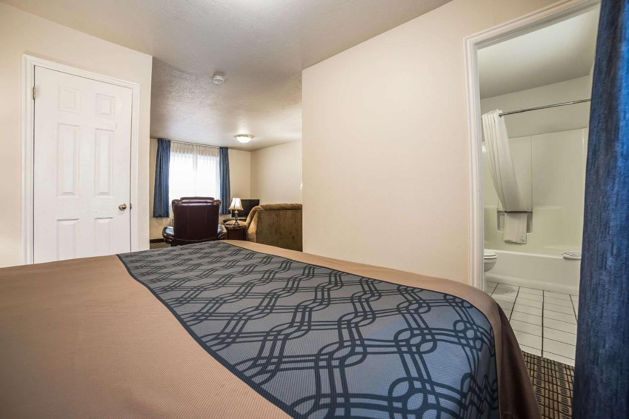 Econo Lodge Inn & Suites Logan Kültér fotó