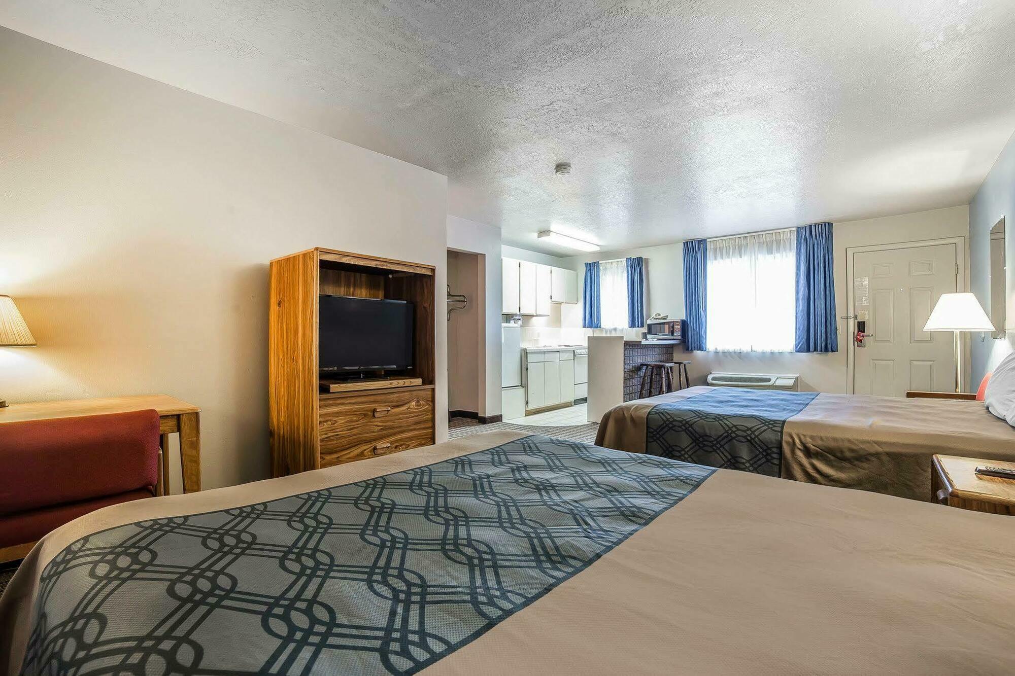 Econo Lodge Inn & Suites Logan Kültér fotó