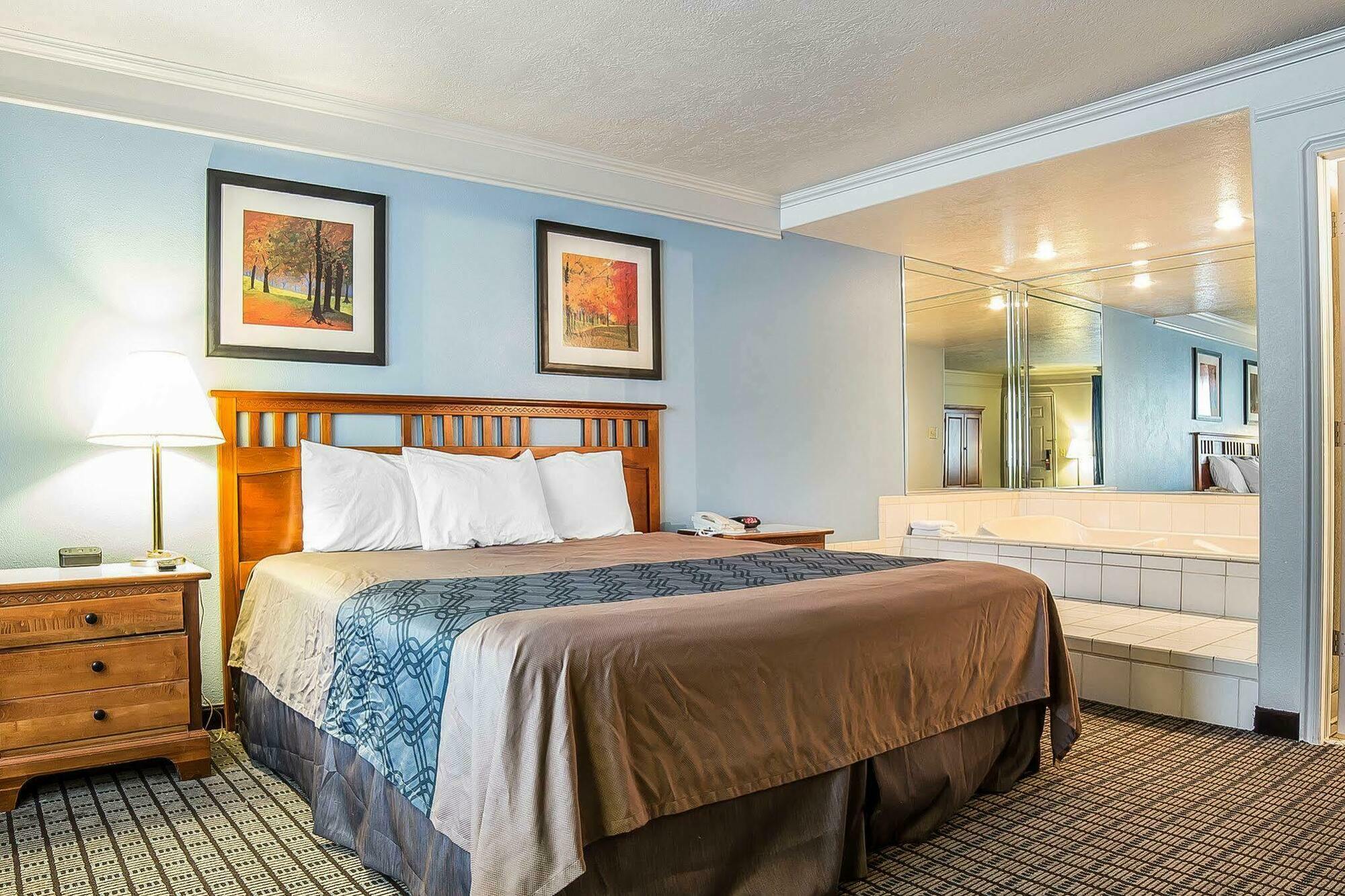Econo Lodge Inn & Suites Logan Kültér fotó